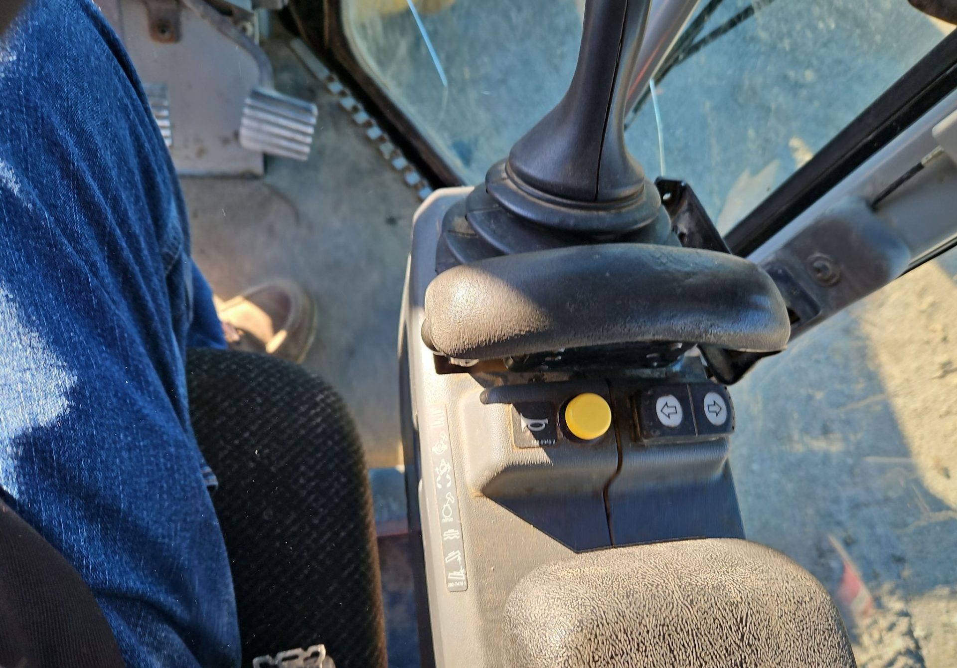 2010 Caterpillar 12M - photo 1