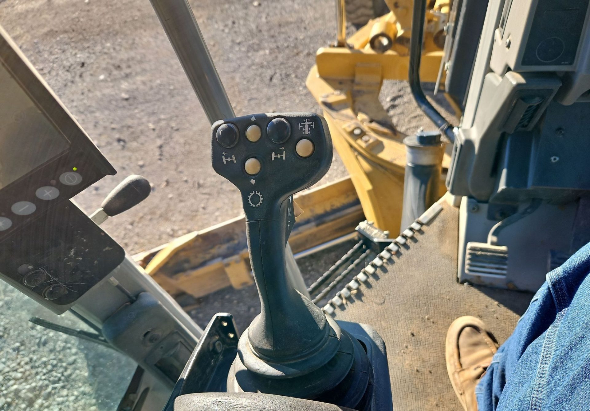 2010 Caterpillar 12M - photo 1