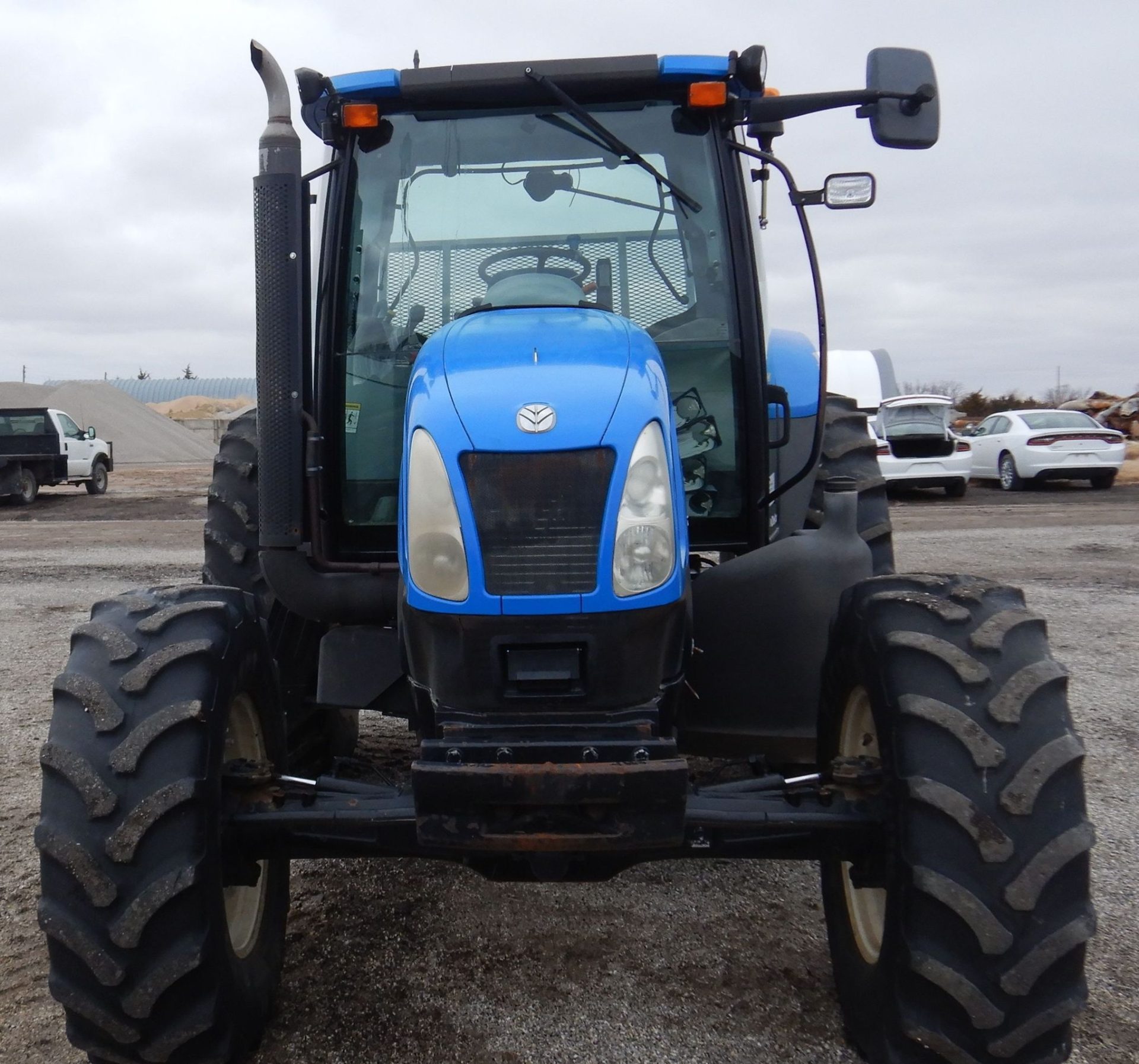 2009 New Holland T6030 - photo 1