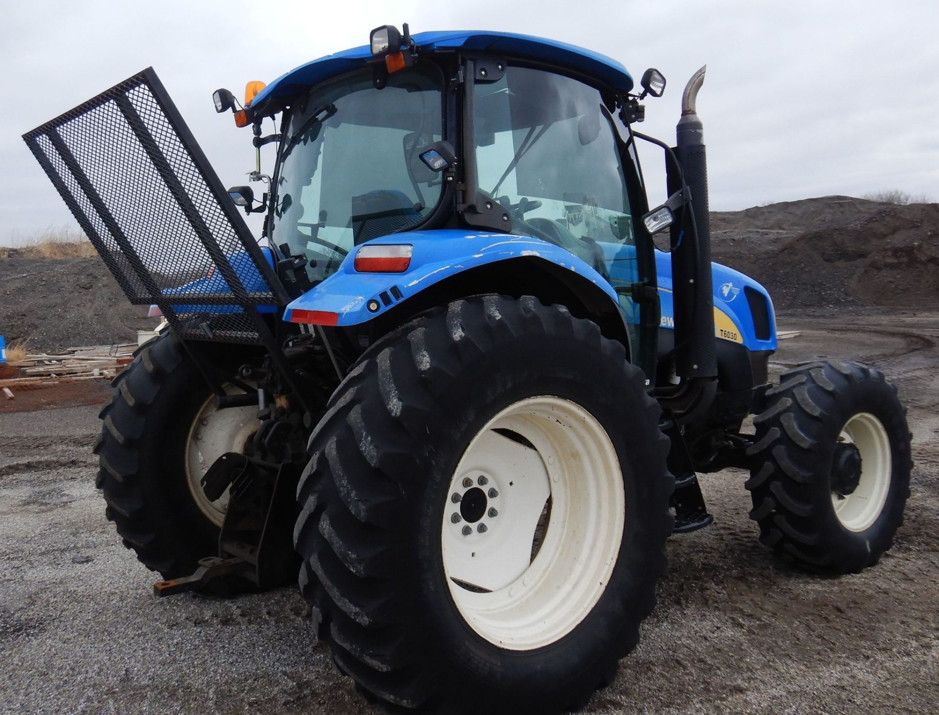 2009 New Holland T6030 - photo 1