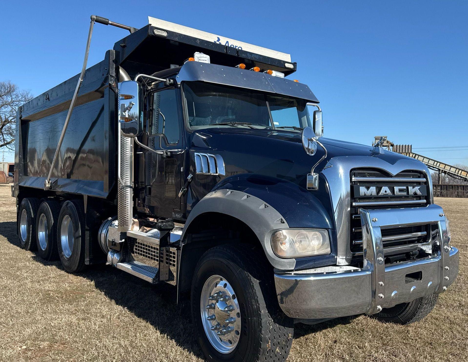 2019 Mack Granite GR64F - photo 1