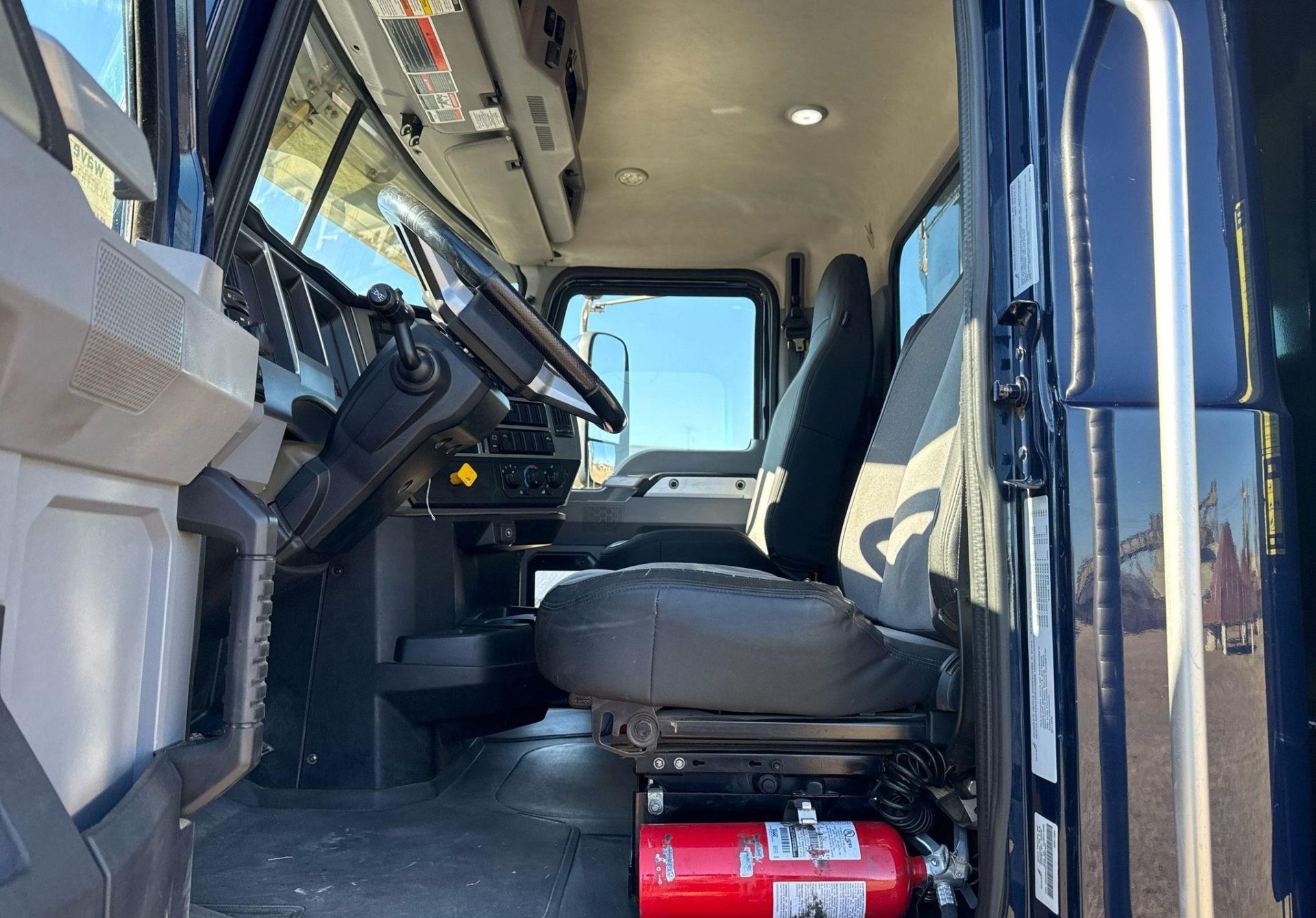 2019 Mack Granite GR64F - photo 1