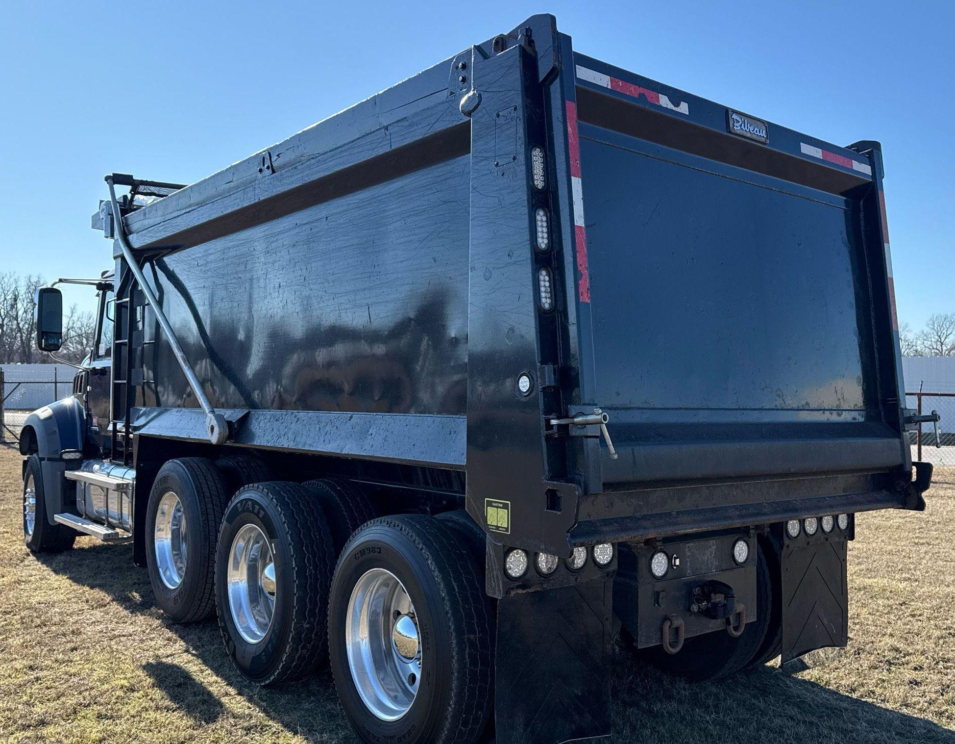2019 Mack Granite GR64F - photo 1