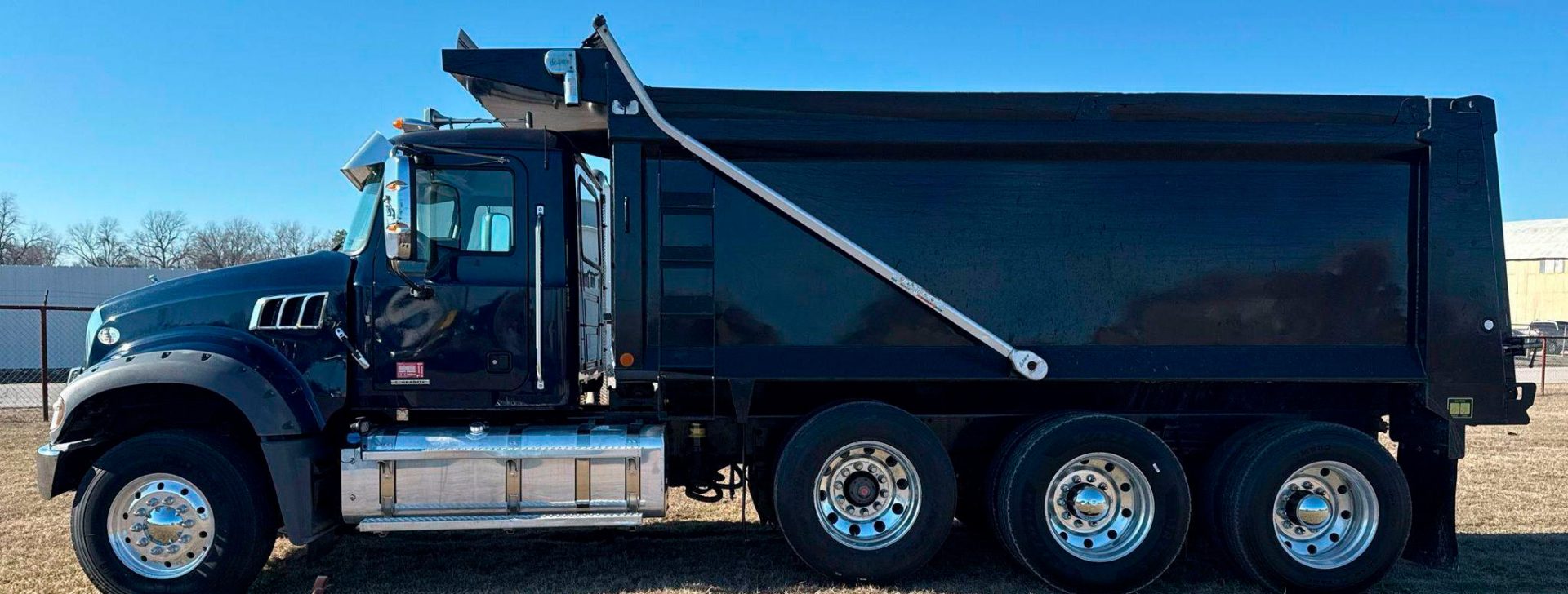 2019 Mack Granite GR64F - photo 1
