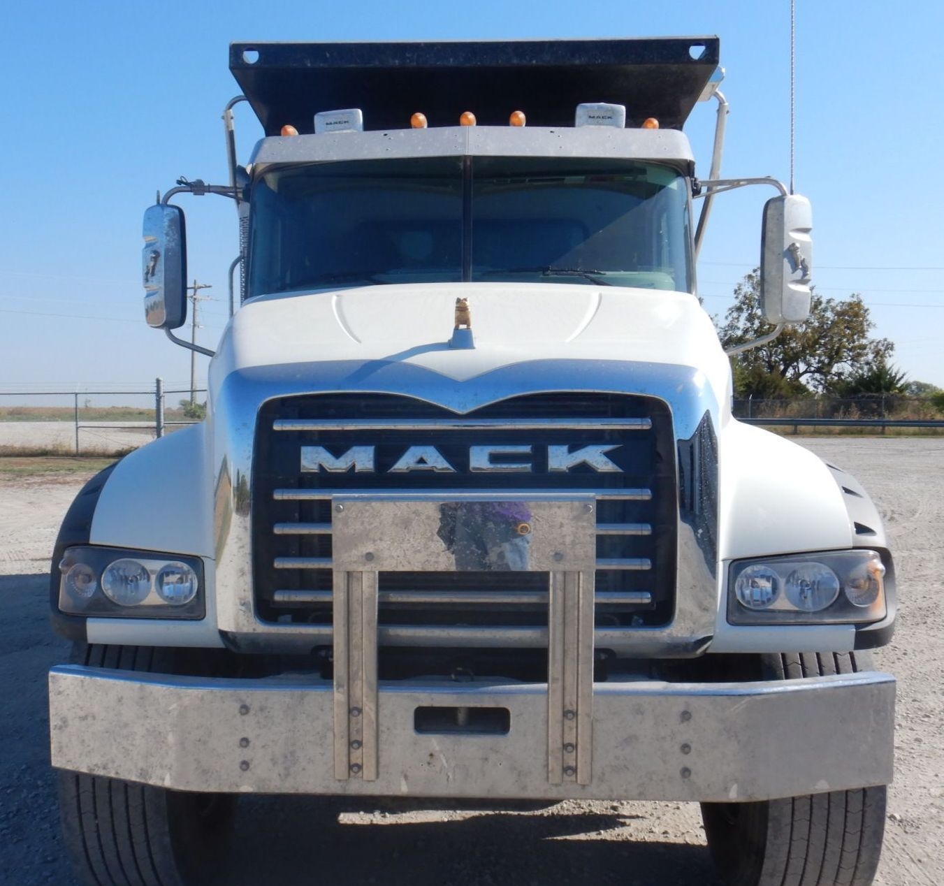 2021 Mack Granite GR64F - photo 1