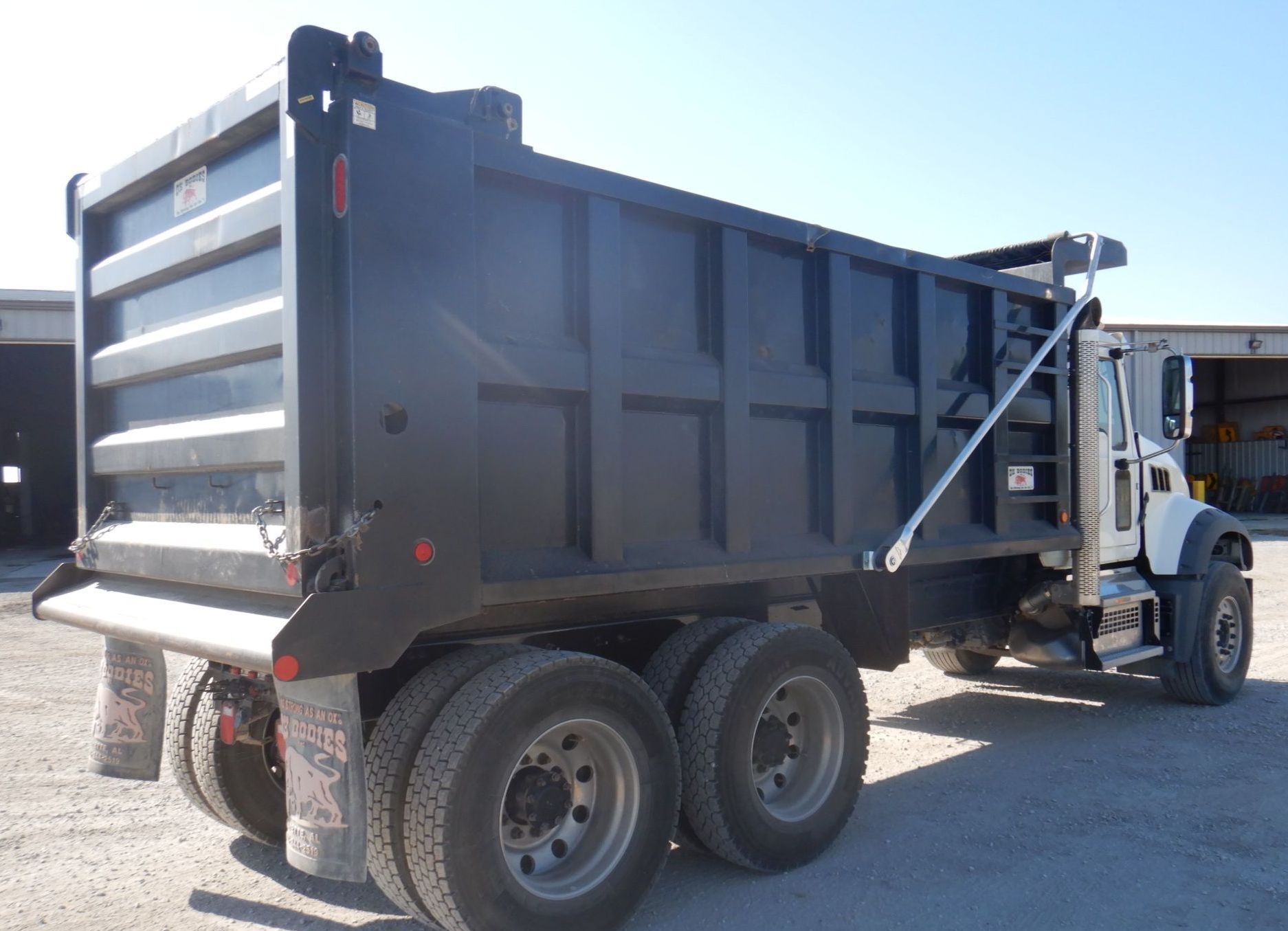 2021 Mack Granite GR64F - photo 1