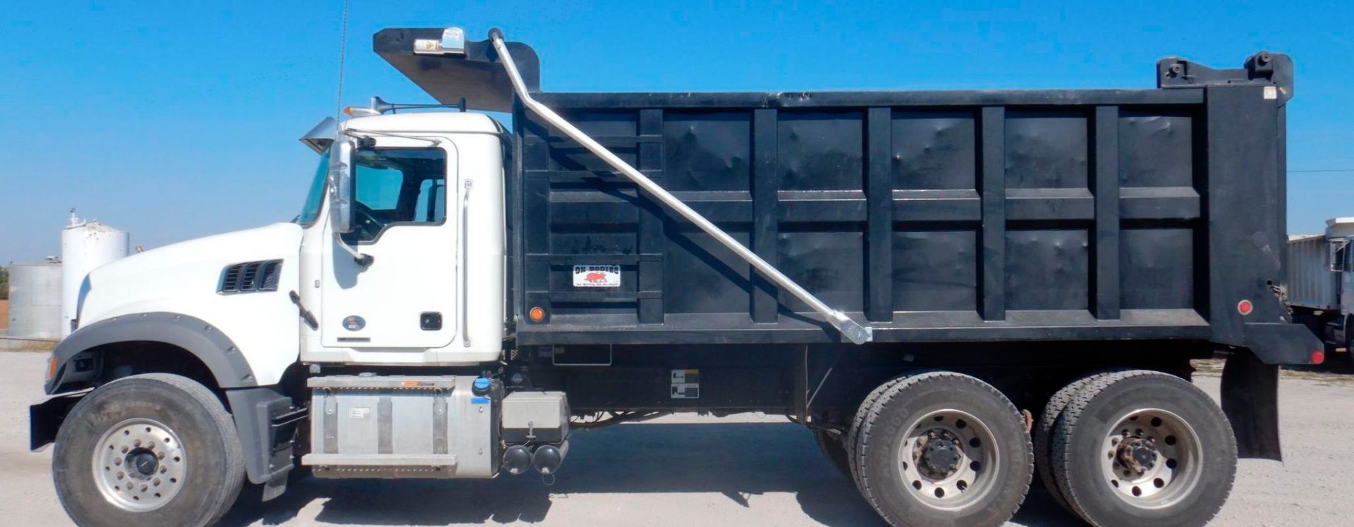 2021 Mack Granite GR64F - photo 1