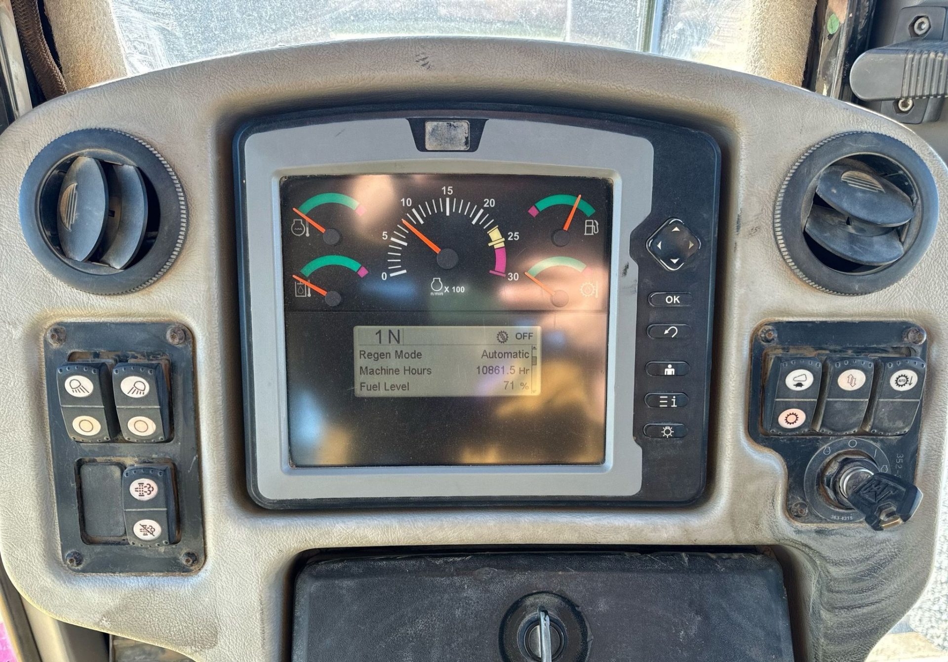 2011 Caterpillar D6T XL - photo 1