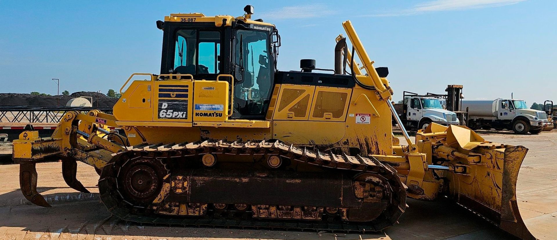 2015 Komatsu D65PXI-18 - photo 1