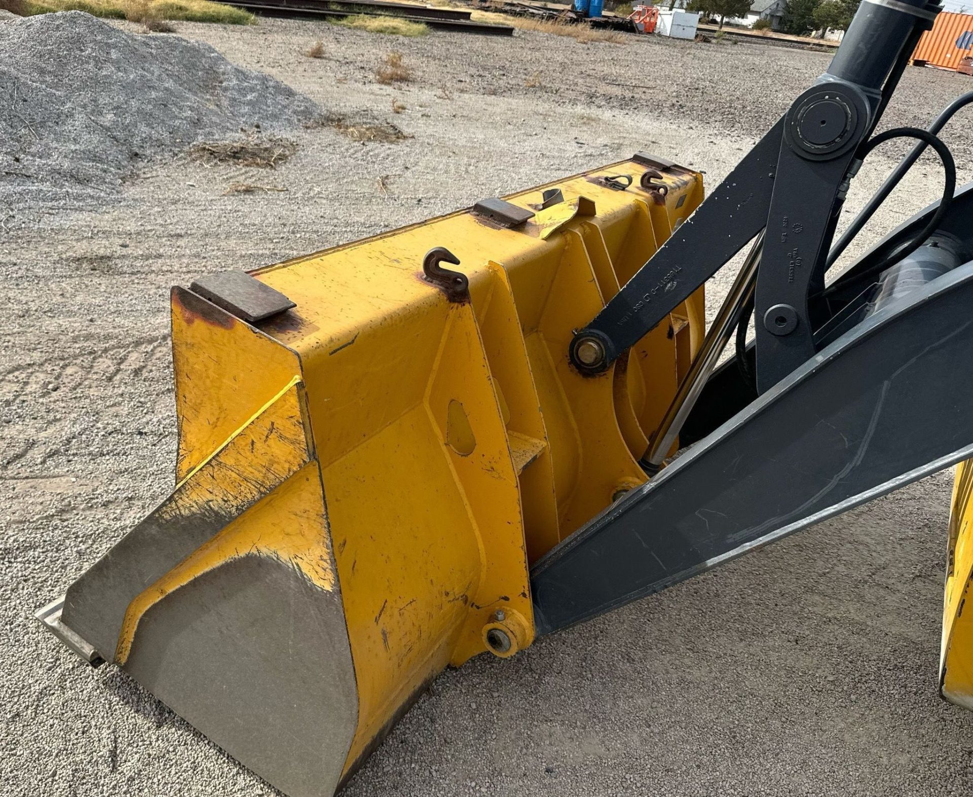 2010 John Deere 310J - photo 1